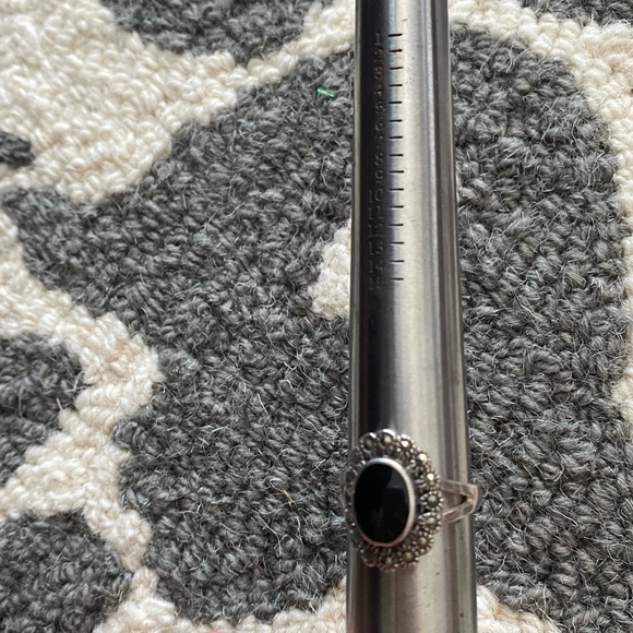 Gorgeous Sterling Silver Vintage Ring - Picture 6 of 6